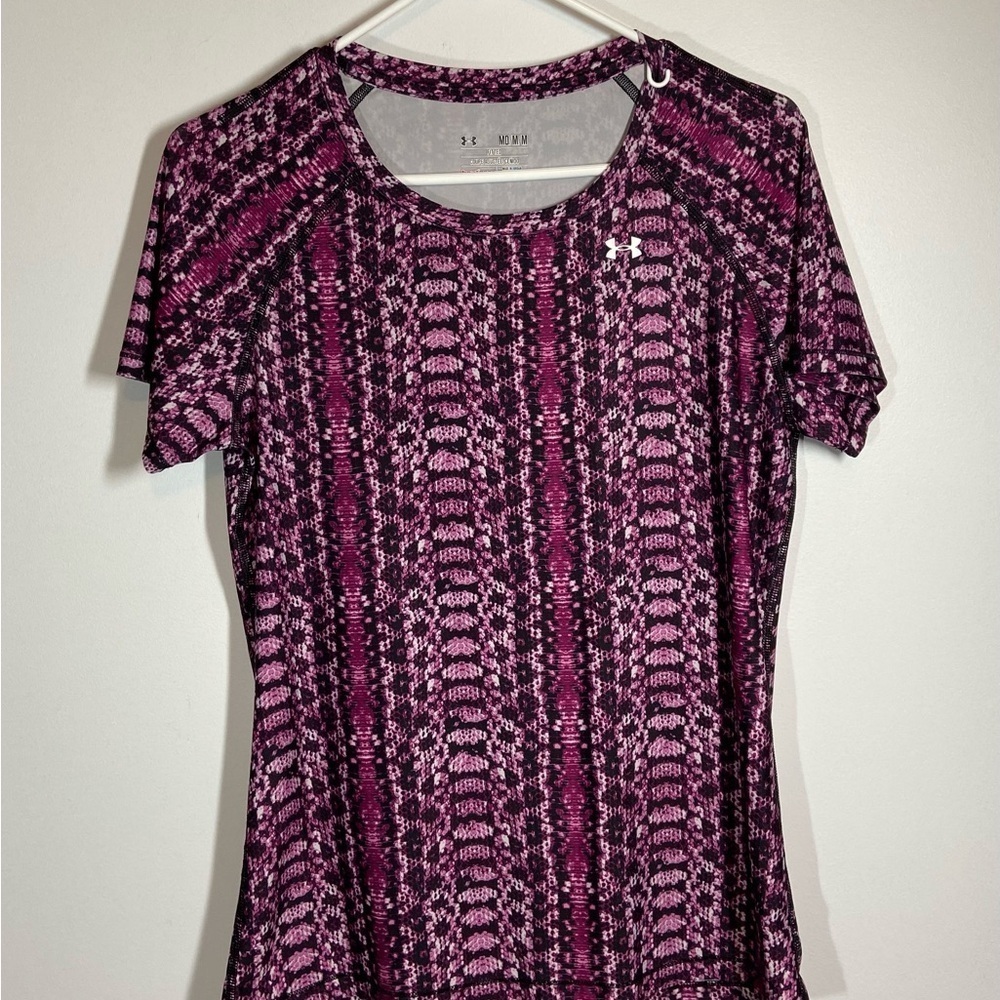 Under Armour Womans Short Sleeve SIZE M Tailored Fit HEATGEAR Reptile Print